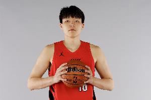杨瀚森有着开朗的性格 融入新球队的速度惊人 他有望出战亚洲杯